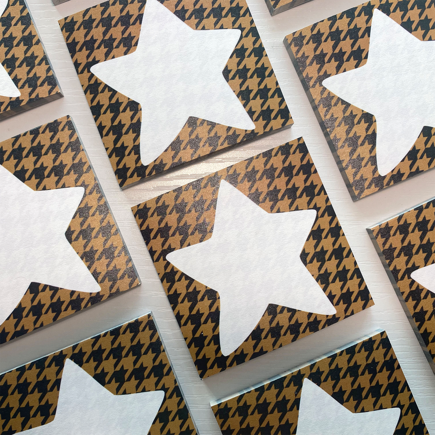 Houndstooth star sticky notes