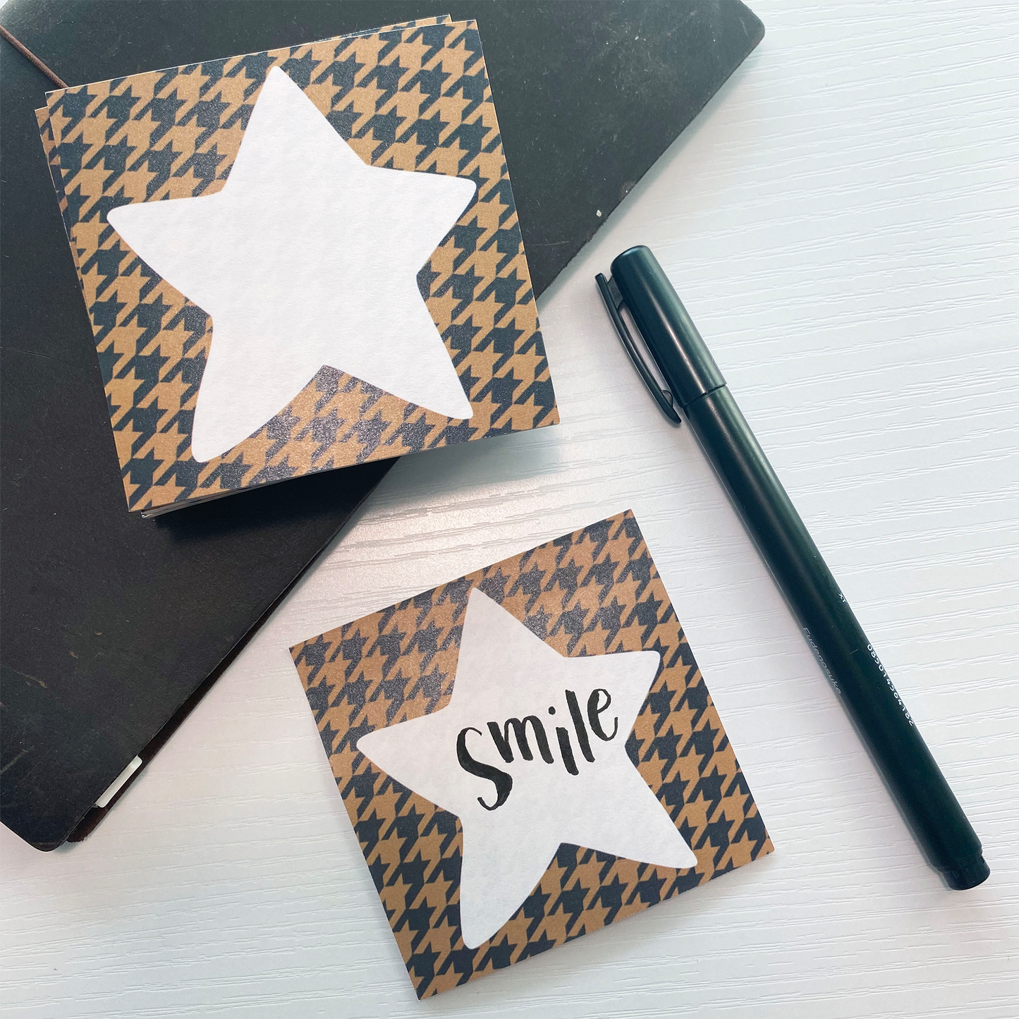 Houndstooth star sticky notes